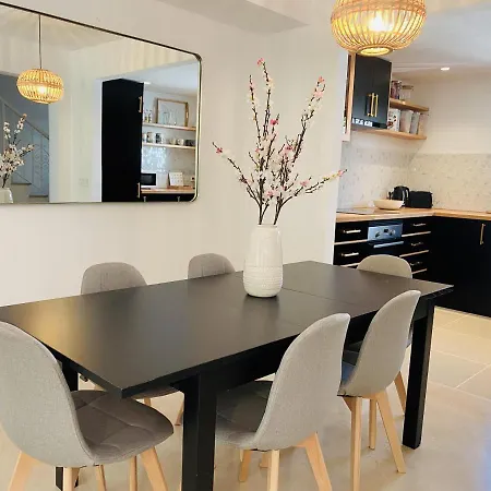 בית נופש Escape To Serenity - 3 Bedroom Townhouse By The Sea!