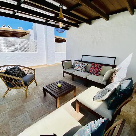 בית נופש Escape To Serenity - 3 Bedroom Townhouse By The Sea! *