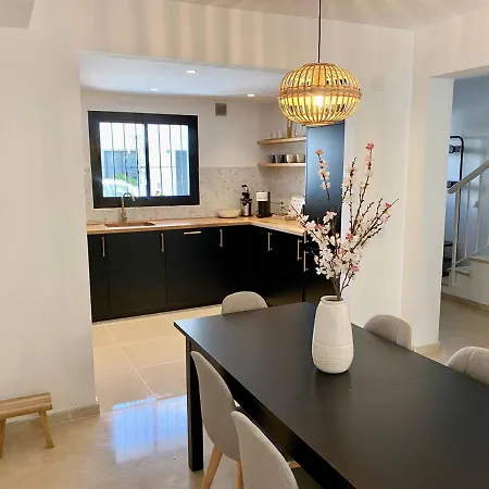 Escape To Serenity - 3 Bedroom Townhouse By The Sea! Prázdninový dům