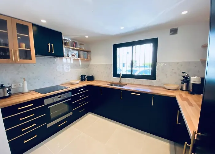 Escape To Serenity - 3 Bedroom Townhouse By The Sea! Tatil Evi