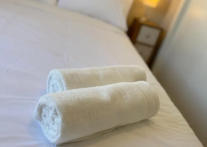 Escape To Serenity - 3 Bedroom Townhouse By The Sea! *