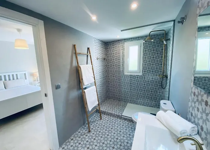 Tatil Evi Escape To Serenity - 3 Bedroom Townhouse By The Sea! Marbella