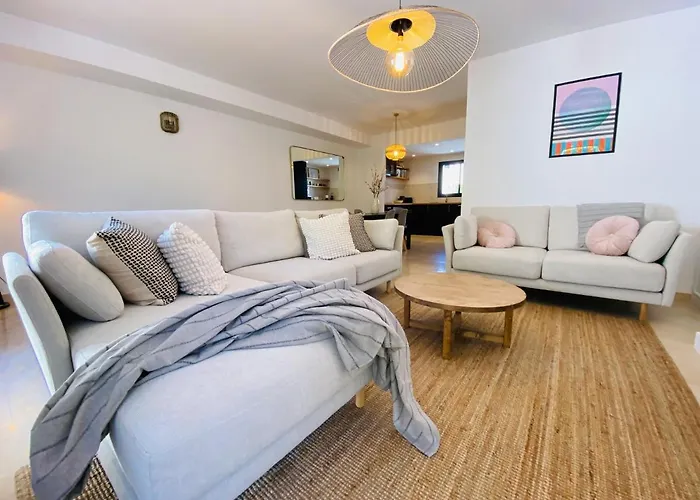 Tatil Evi Escape To Serenity - 3 Bedroom Townhouse By The Sea!