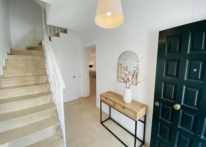 Tatil Evi Escape To Serenity - 3 Bedroom Townhouse By The Sea! *