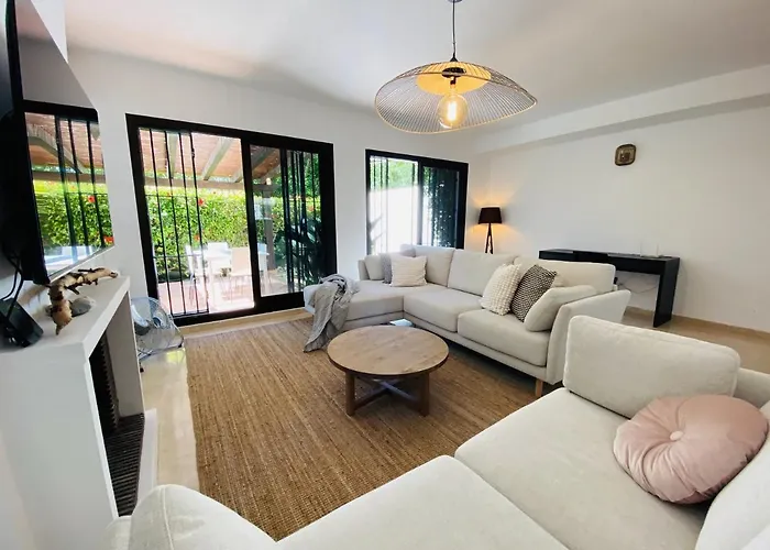 Tatil Evi Escape To Serenity - 3 Bedroom Townhouse By The Sea!