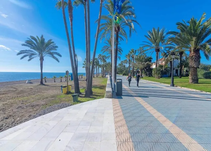 Escape To Serenity - 3 Bedroom Townhouse By The Sea! Tatil Evi Marbella