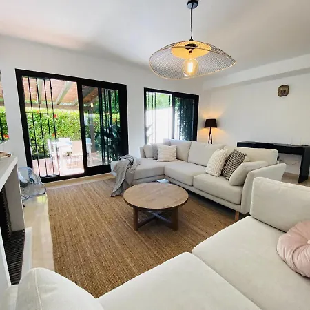 Vakantiehuis Escape To Serenity - 3 Bedroom Townhouse By The Sea!